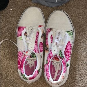 size 7, vans